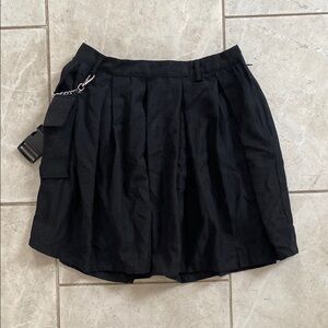 Hot Topic Black Pleated Cargo Skirt